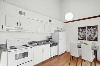 Well Equipped Eat-In Kitchen at Bremerton Park Apartment Homes , Prairie Village, KS